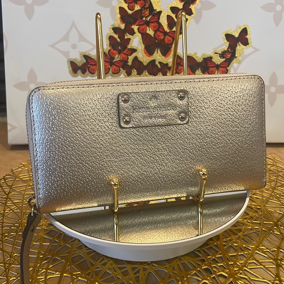 kate spade Handbags - Kate Spade Metallic Zippy Wallet